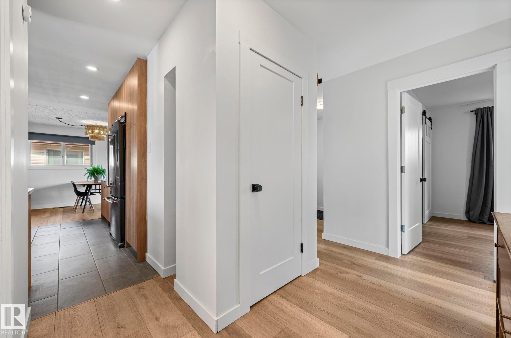 5707 95 Avenue Nw, Edmonton, AB - Indoor Photo Showing Other Room