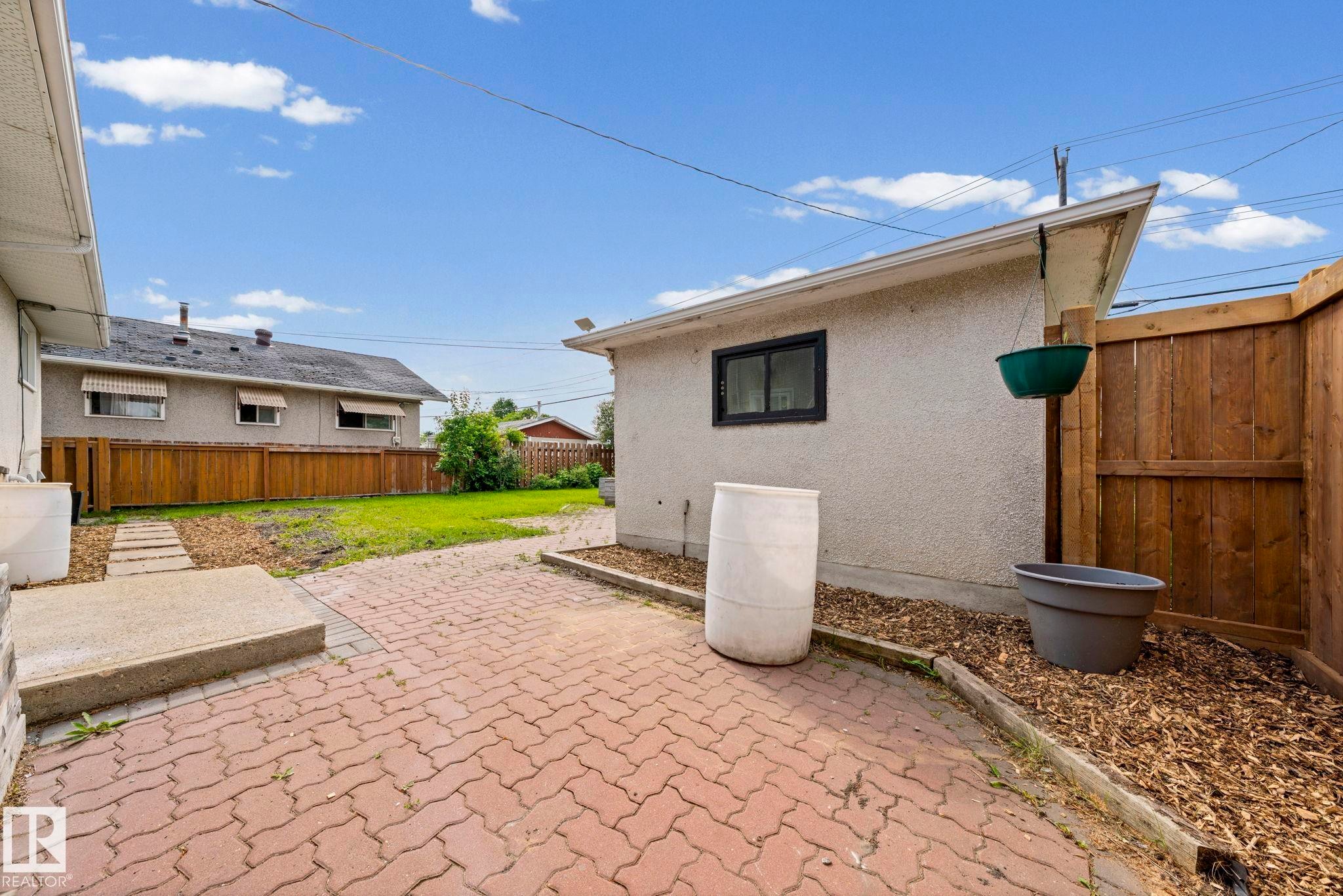 5707 95 Avenue Nw, Edmonton, AB - Outdoor With Exterior