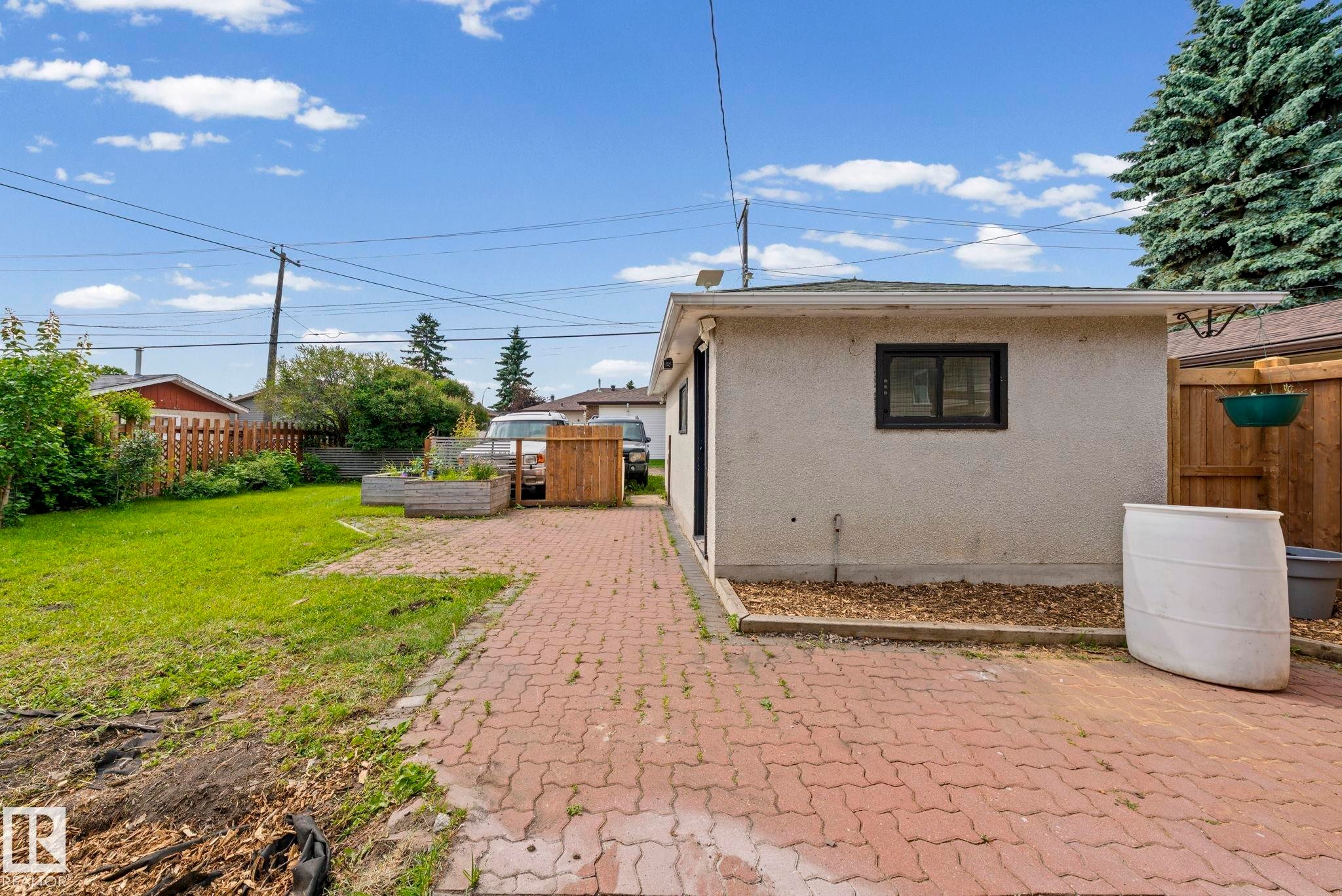 5707 95 Avenue Nw, Edmonton, AB - Outdoor