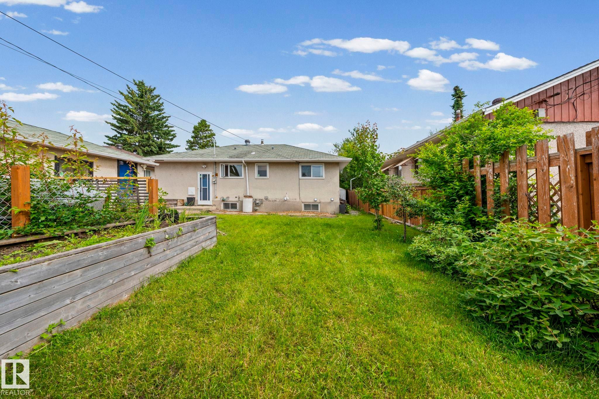 5707 95 Avenue Nw, Edmonton, AB - Outdoor