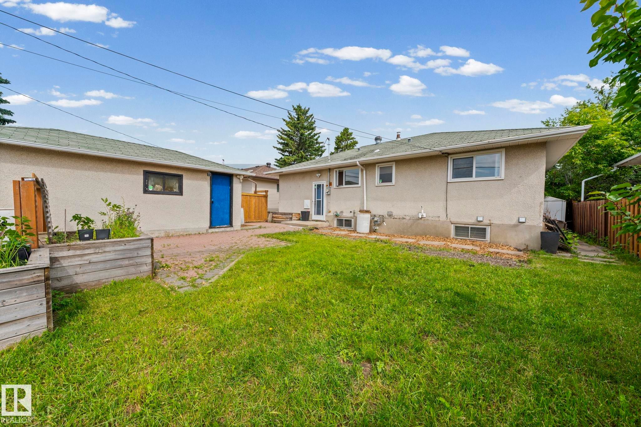 5707 95 Avenue Nw, Edmonton, AB - Outdoor