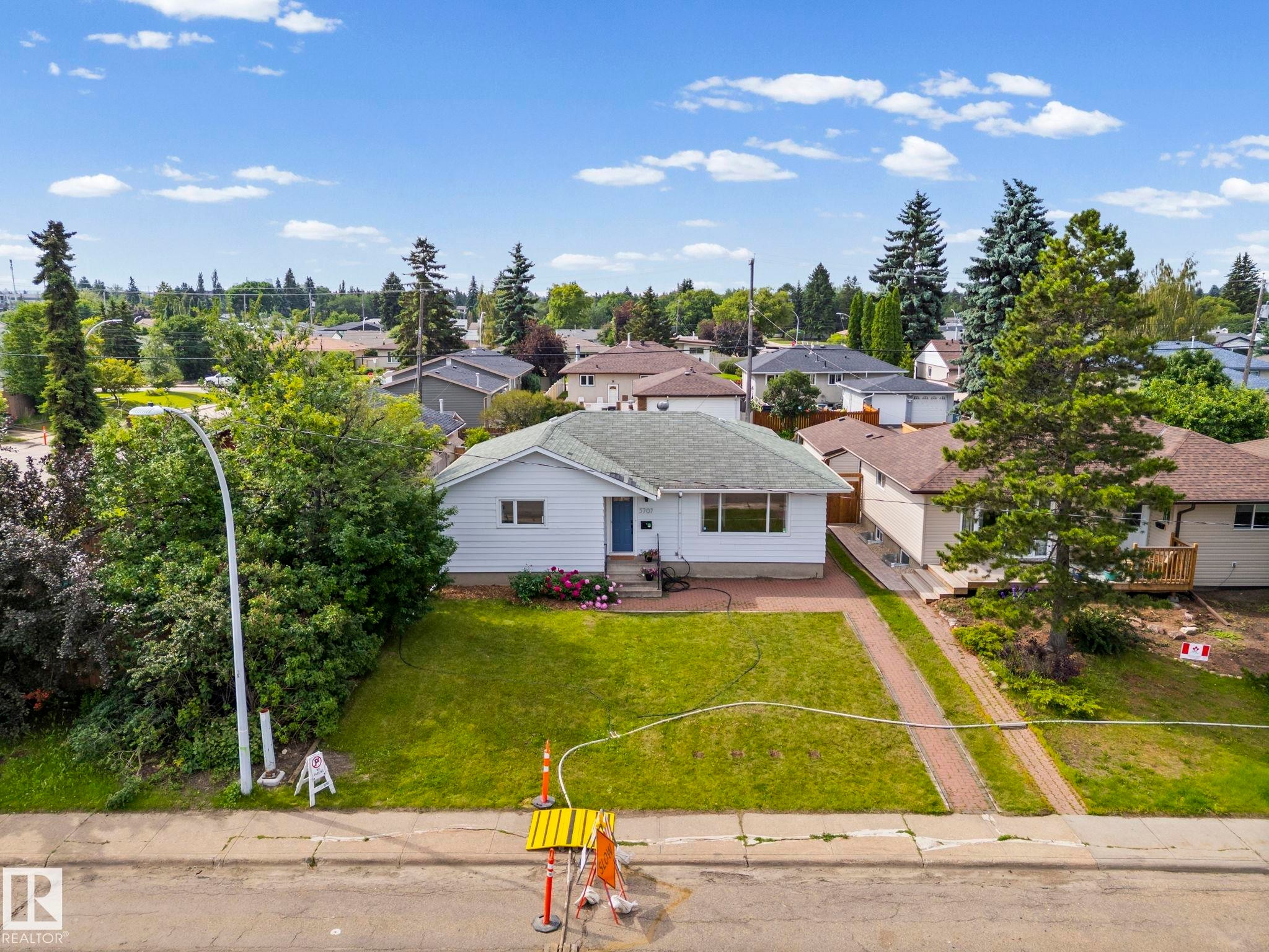 5707 95 Avenue Nw, Edmonton, AB - Outdoor With View