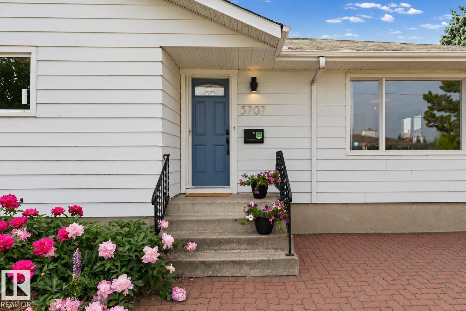 5707 95 Avenue Nw, Edmonton, AB - Outdoor
