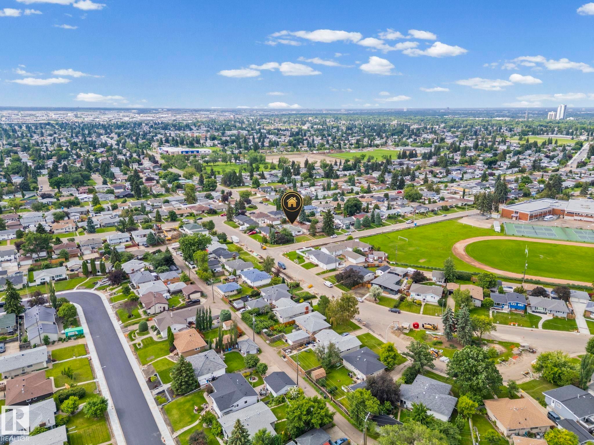 5707 95 Avenue Nw, Edmonton, AB - Outdoor With View