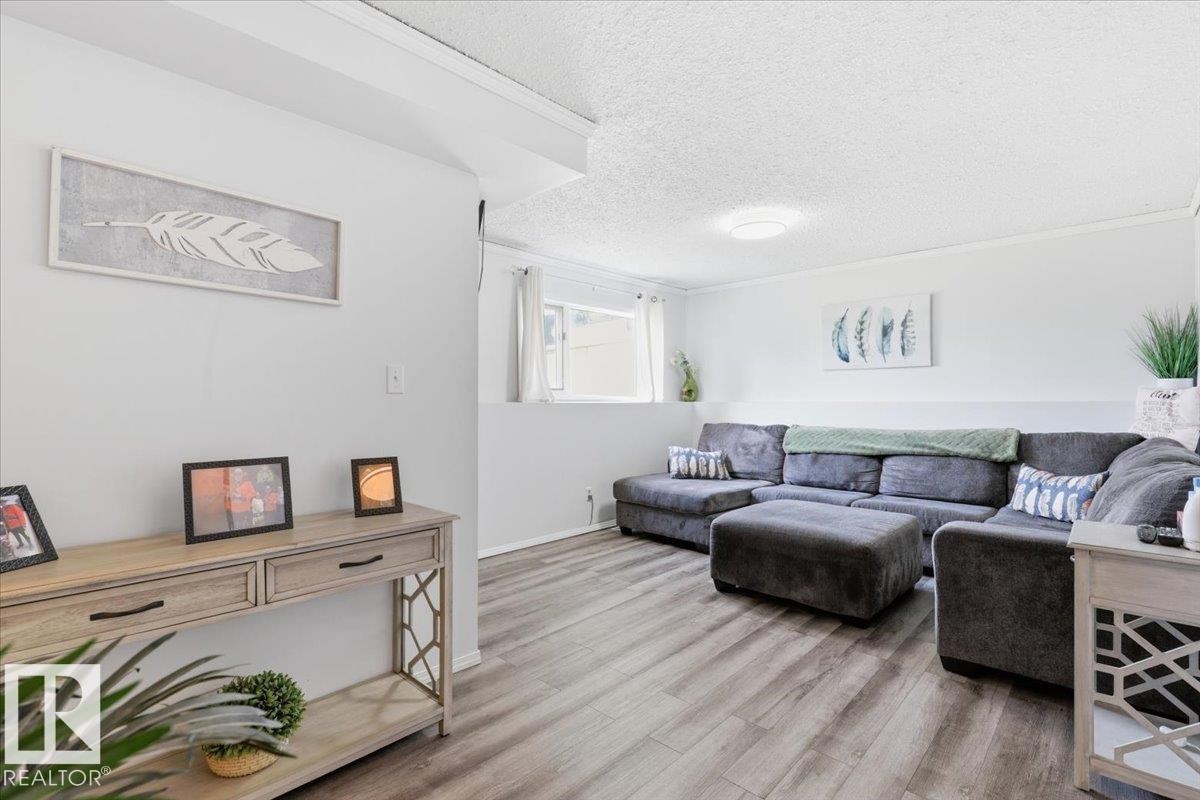 116 Cameron Crescent, Wetaskiwin, AB - Indoor Photo Showing Living Room
