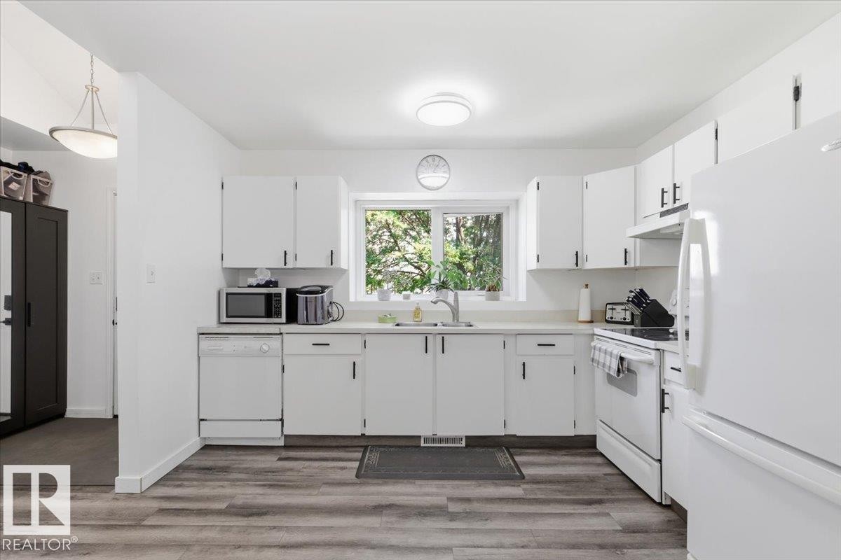 116 Cameron Crescent, Wetaskiwin, AB - Indoor Photo Showing Kitchen