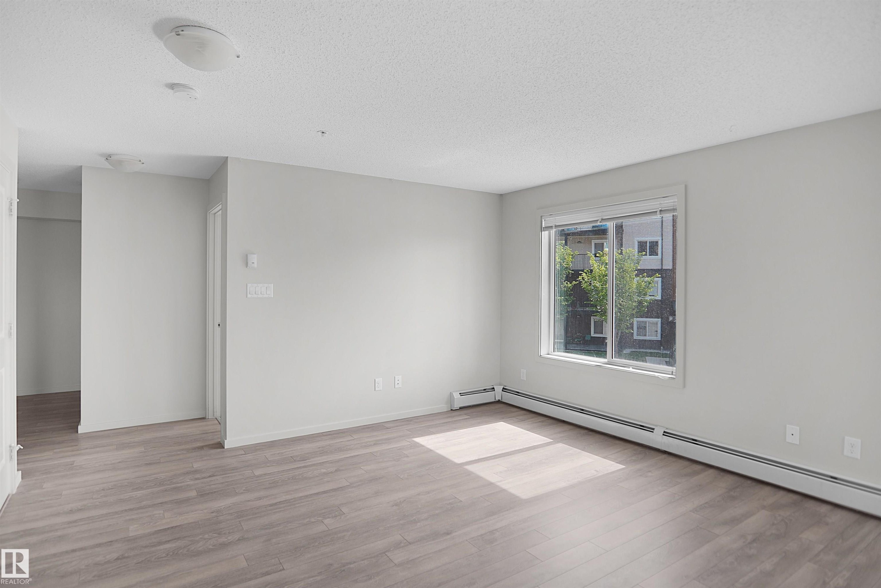 #202 142 Ebbers Bv Nw, Edmonton, AB - Indoor Photo Showing Other Room
