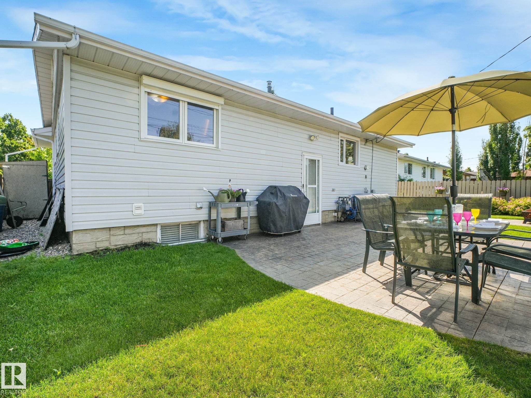 9528 54 Street Nw, Edmonton, AB - Outdoor With Exterior