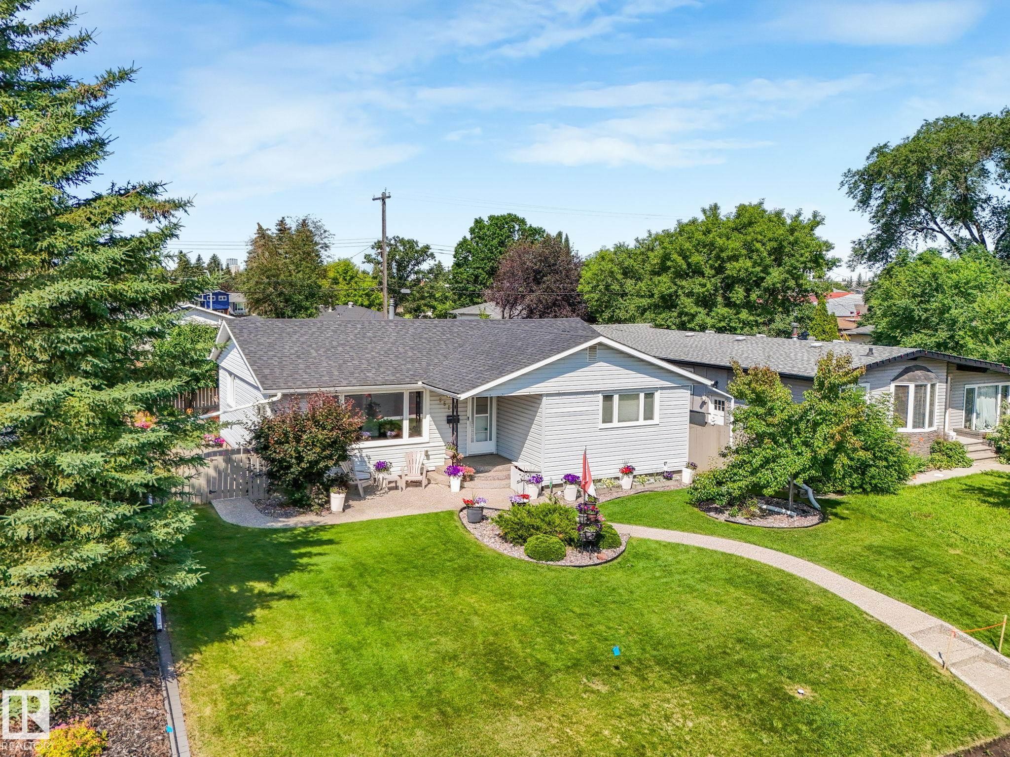 9528 54 Street Nw, Edmonton, AB - Outdoor