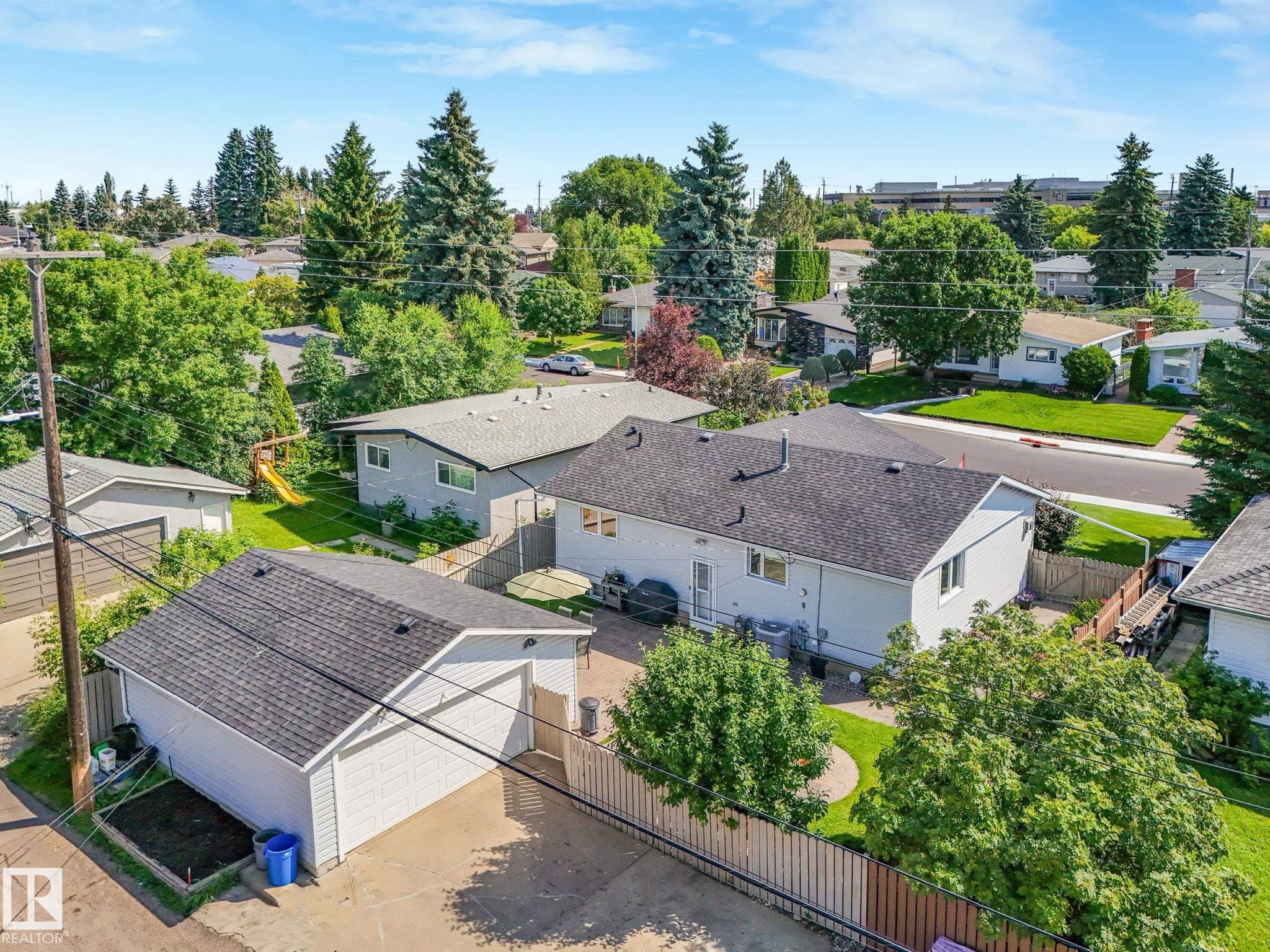 9528 54 Street Nw, Edmonton, AB - Outdoor