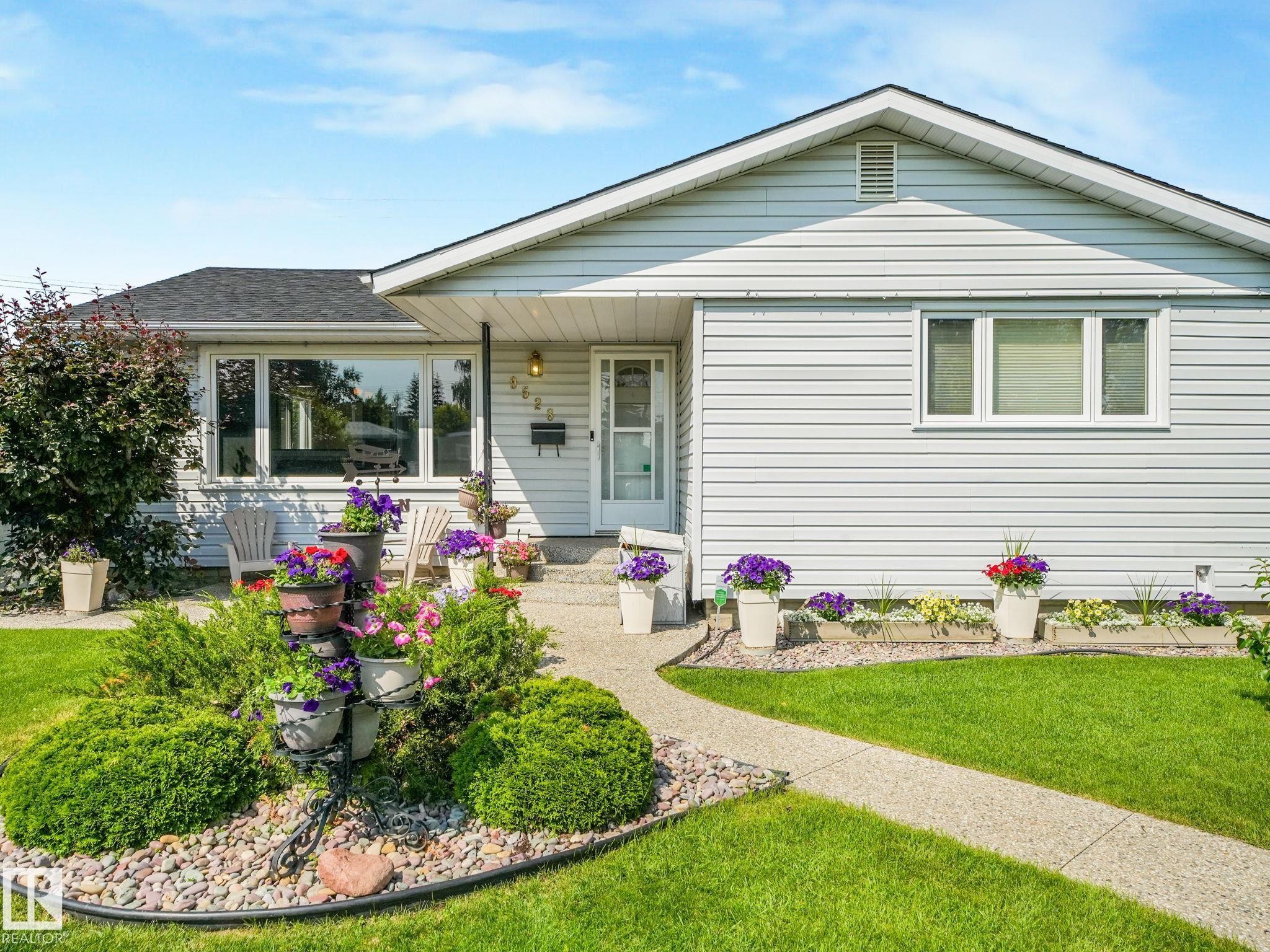 9528 54 Street Nw, Edmonton, AB - Outdoor
