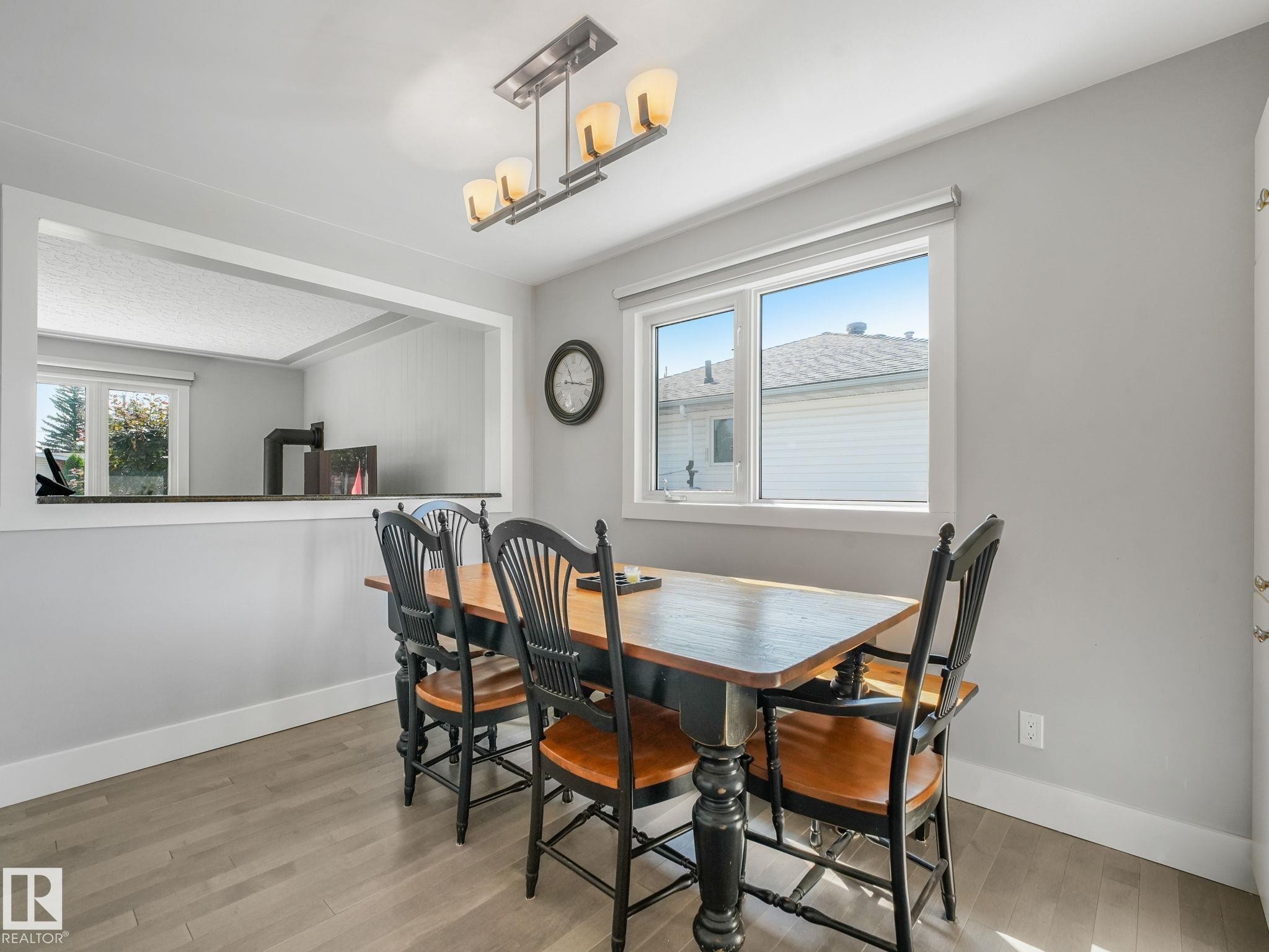 9528 54 Street Nw, Edmonton, AB - Indoor Photo Showing Dining Room