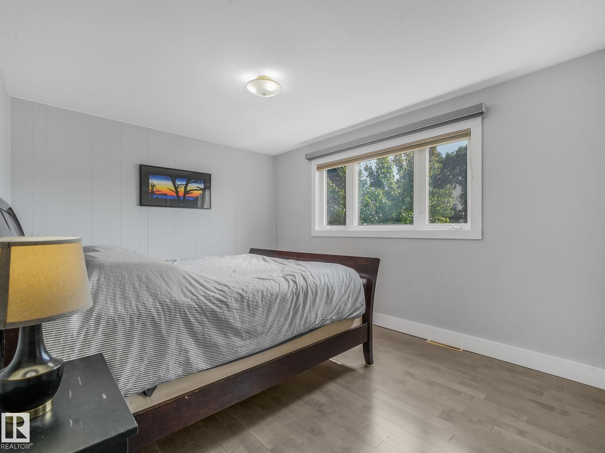 9528 54 Street Nw, Edmonton, AB - Indoor Photo Showing Bedroom