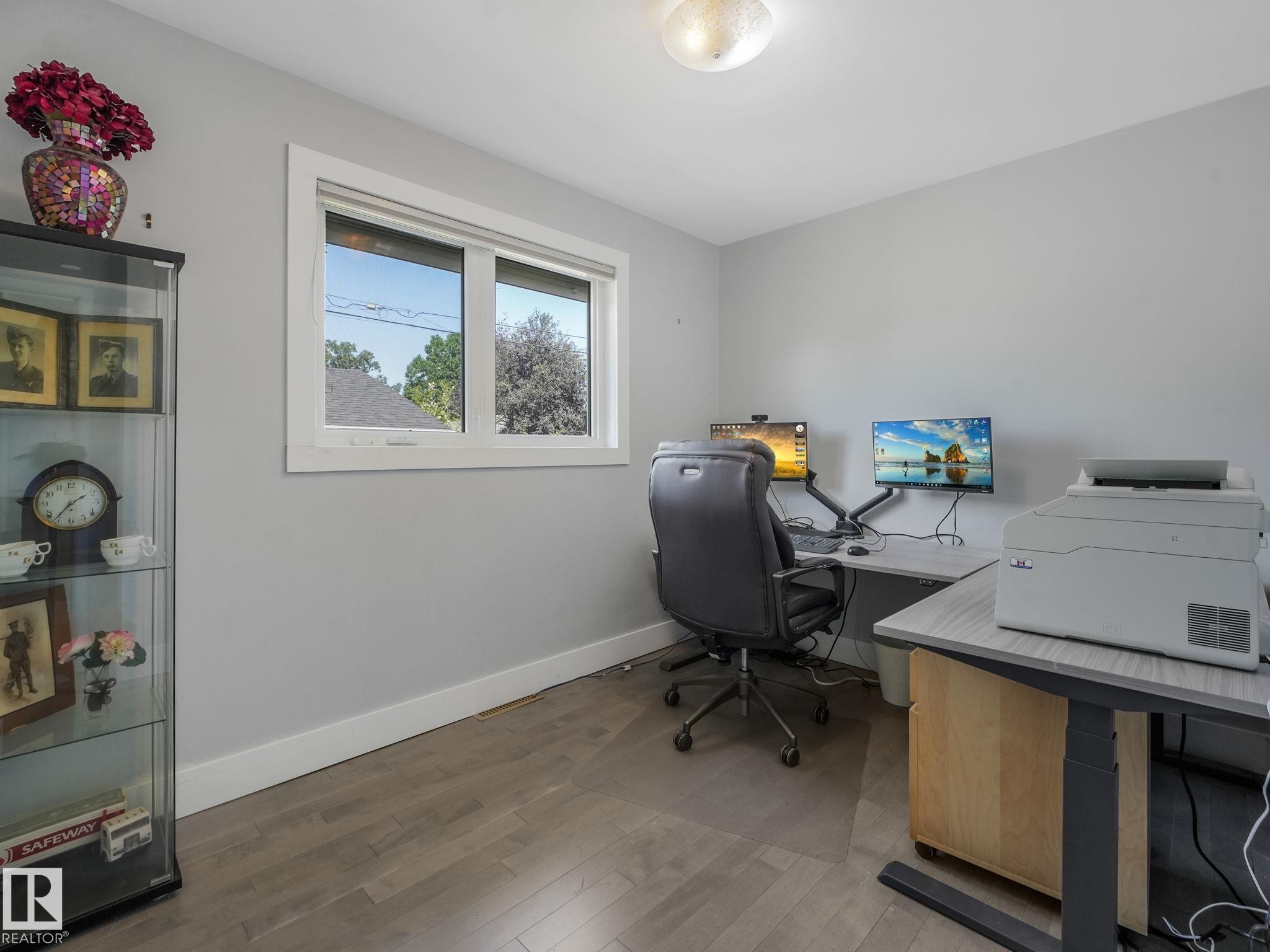 9528 54 Street Nw, Edmonton, AB - Indoor Photo Showing Office