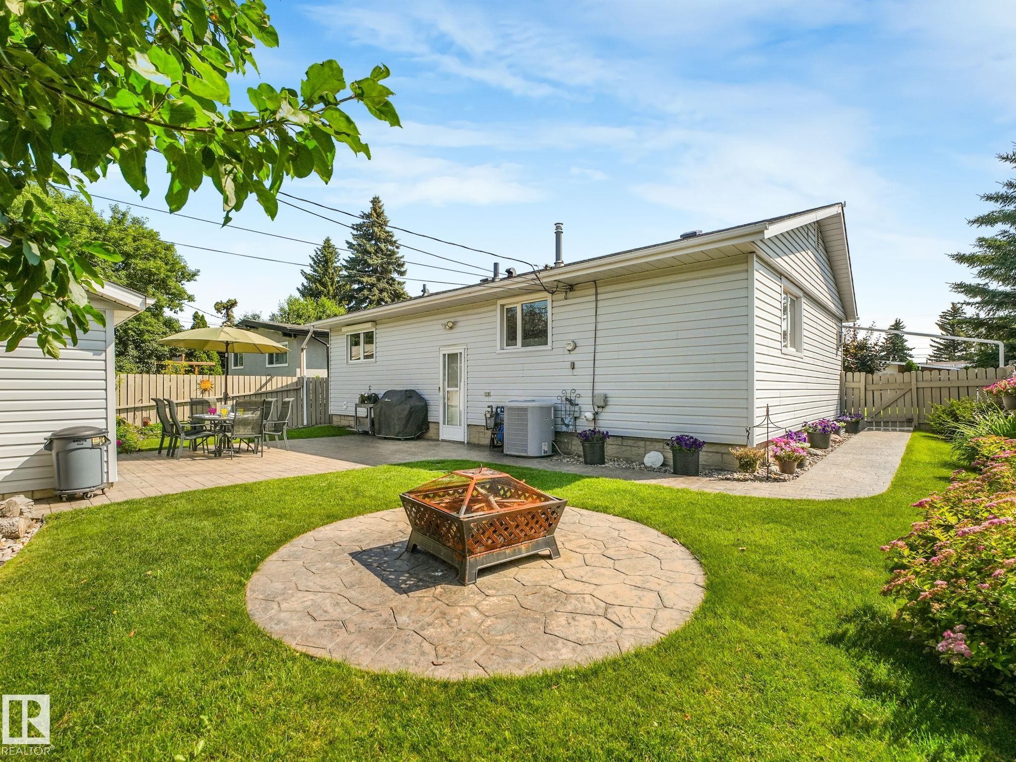 9528 54 Street Nw, Edmonton, AB - Outdoor
