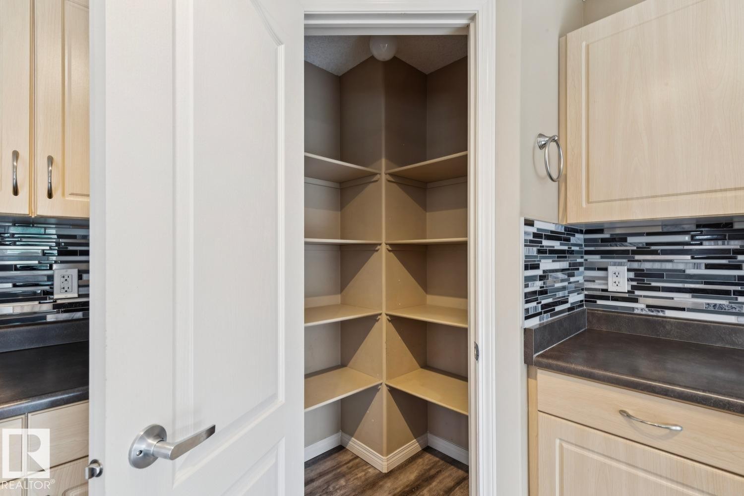 Built-in corner pantry with multiple shelves - 16765 119 Street Nw, Edmonton, AB