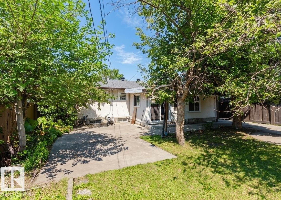 Expansive concrete patio area with a green lawn surround - 11115 39A Avenue Nw, Edmonton, AB - Outdoor