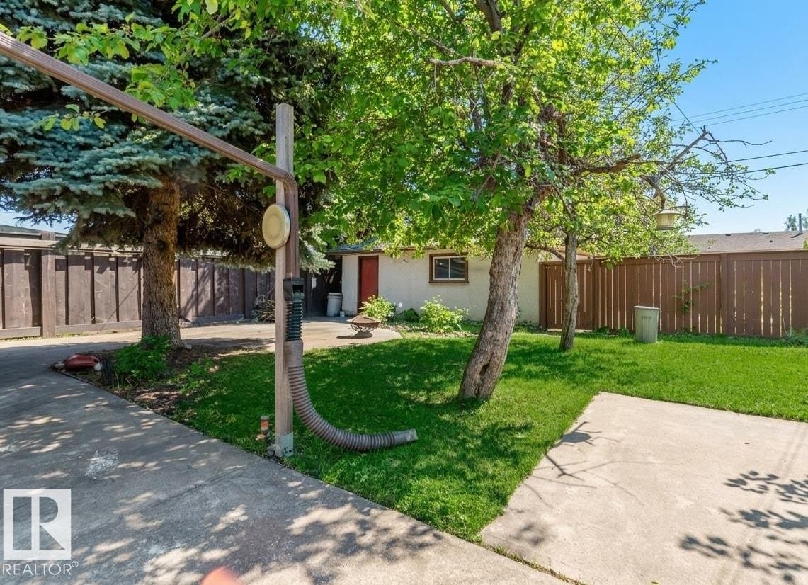 Yard - 11115 39A Avenue Nw, Edmonton, AB - Outdoor