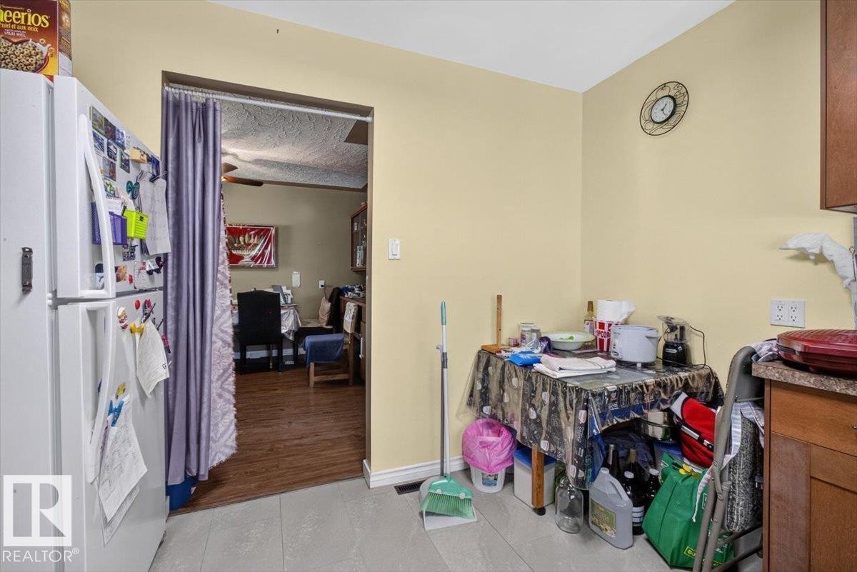 13411 101 Street Nw, Edmonton, AB - Indoor