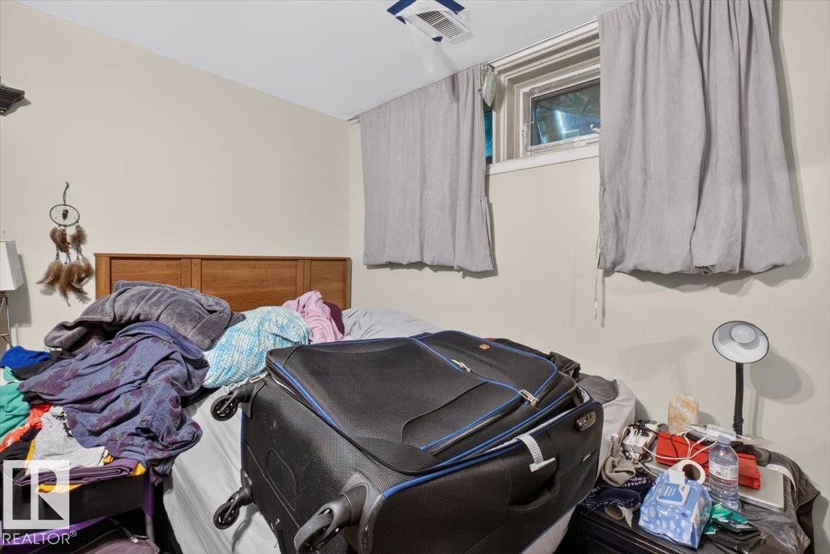 13411 101 Street Nw, Edmonton, AB - Indoor Photo Showing Bedroom