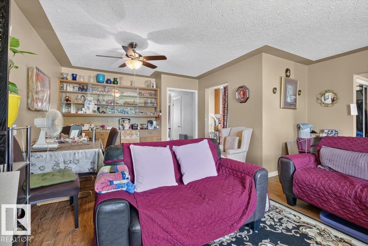 13411 101 Street Nw, Edmonton, AB - Indoor Photo Showing Living Room