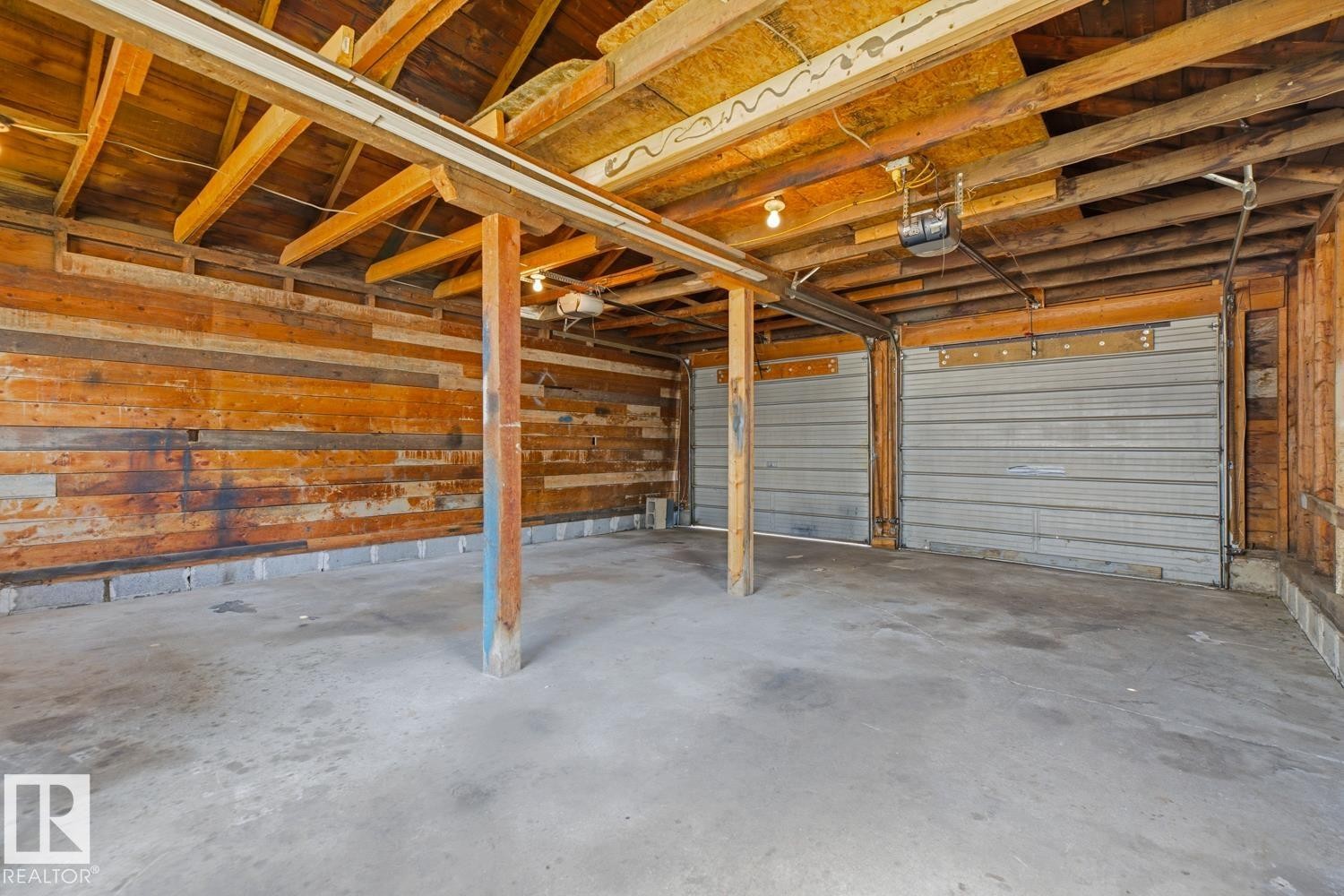 12119 95A Street Nw, Edmonton, AB - Indoor Photo Showing Garage
