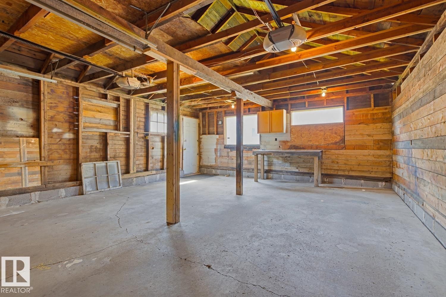12119 95A Street Nw, Edmonton, AB - Indoor Photo Showing Basement