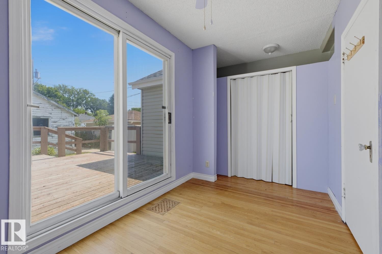 12119 95A Street Nw, Edmonton, AB - Indoor Photo Showing Other Room