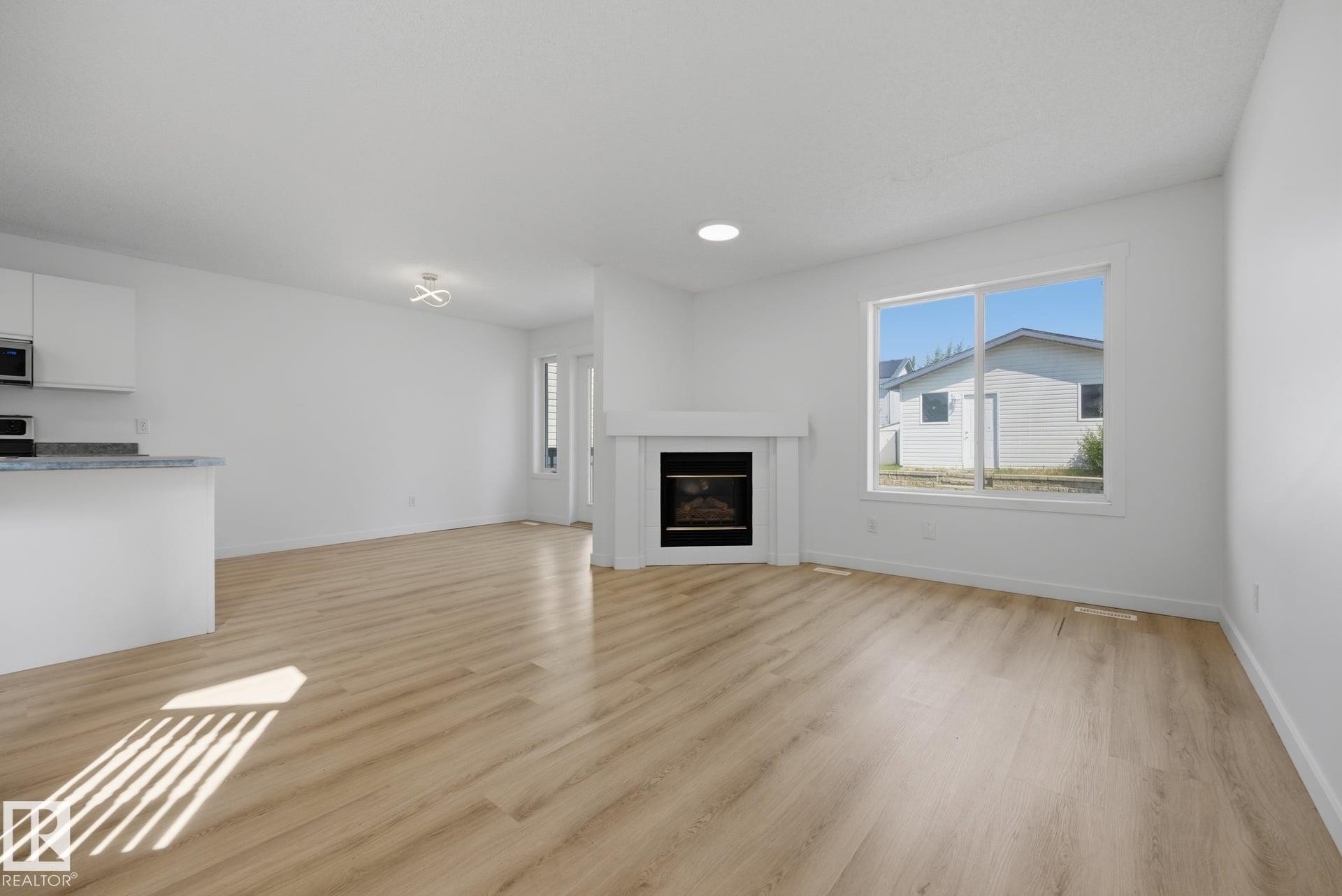 2076 Tanner Wynd Nw, Edmonton, AB - Indoor With Fireplace