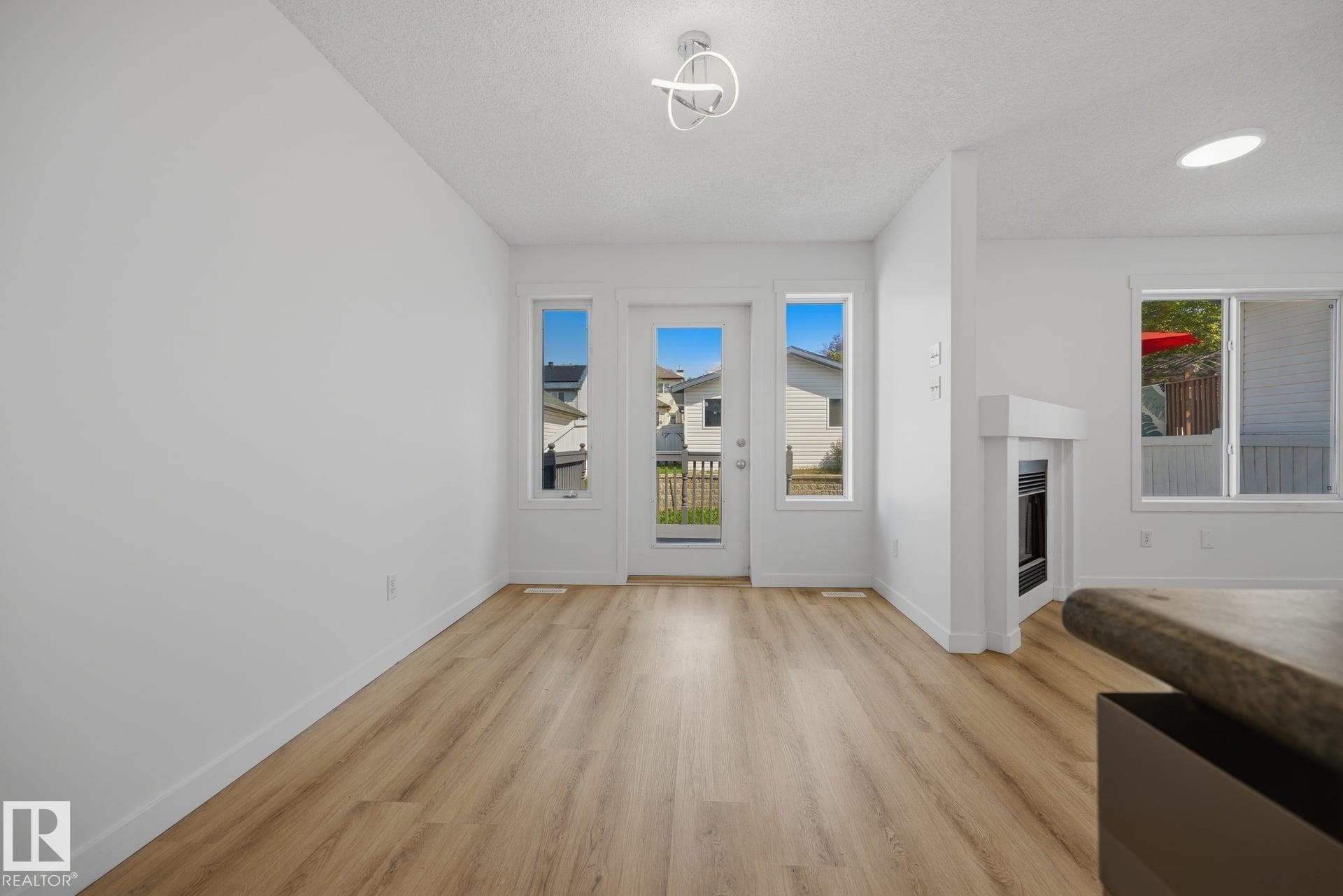 2076 Tanner Wynd Nw, Edmonton, AB - Indoor Photo Showing Other Room