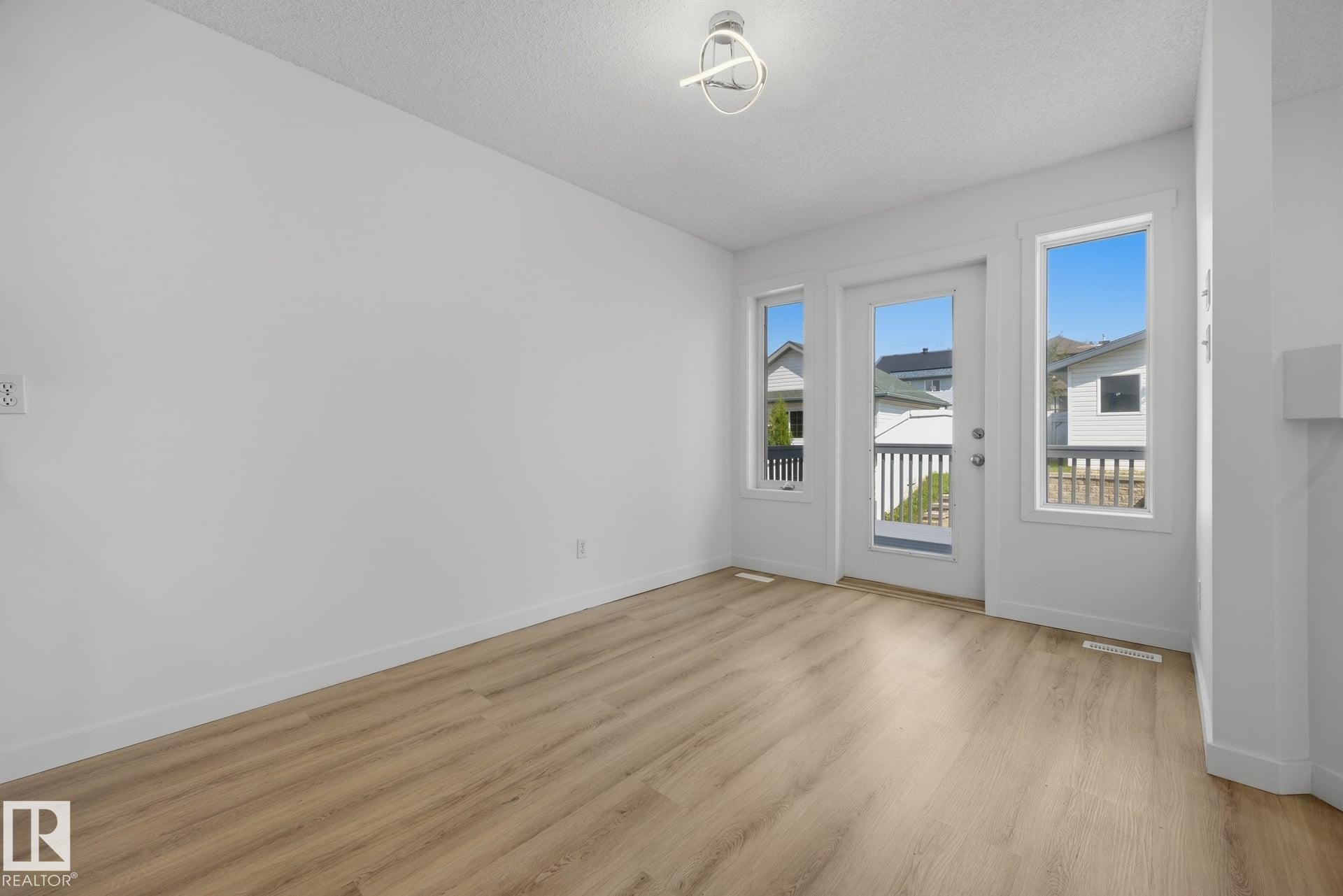 2076 Tanner Wynd Nw, Edmonton, AB - Indoor Photo Showing Other Room