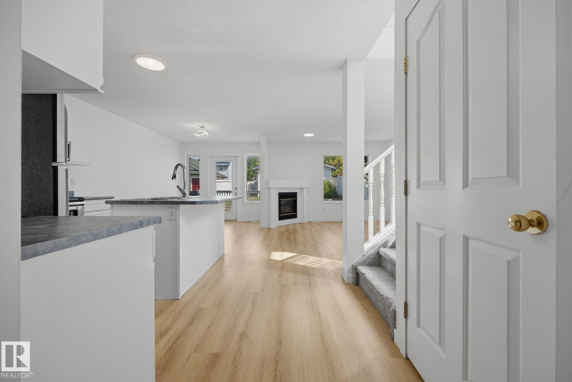 2076 Tanner Wynd Nw, Edmonton, AB - Indoor Photo Showing Other Room