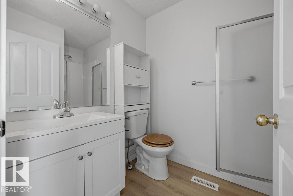 2076 Tanner Wynd Nw, Edmonton, AB - Indoor Photo Showing Bathroom