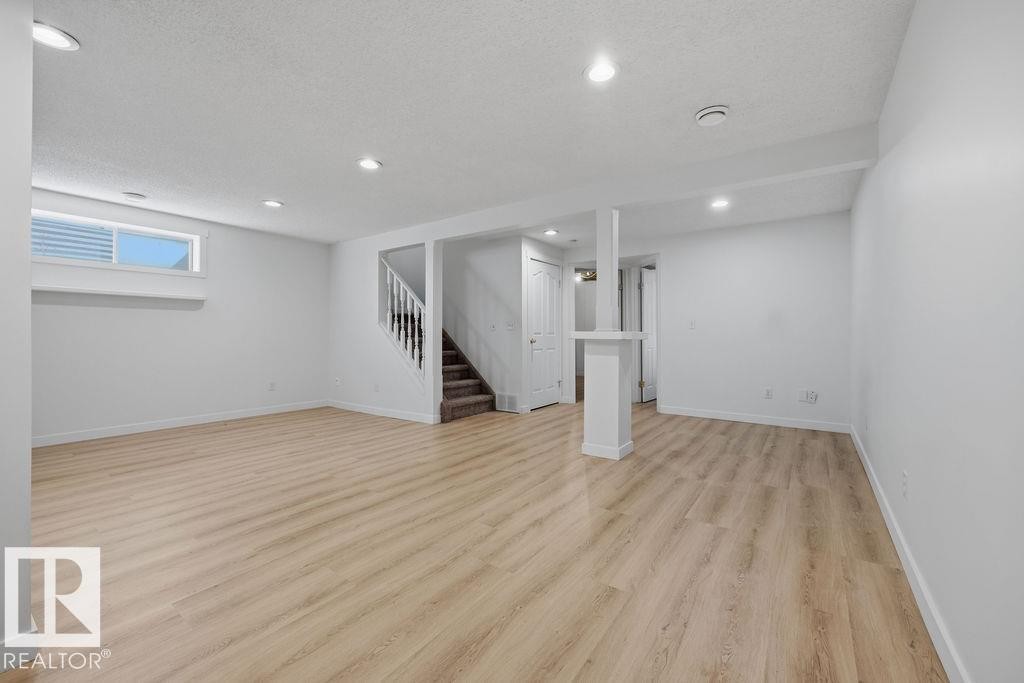 2076 Tanner Wynd Nw, Edmonton, AB - Indoor Photo Showing Other Room