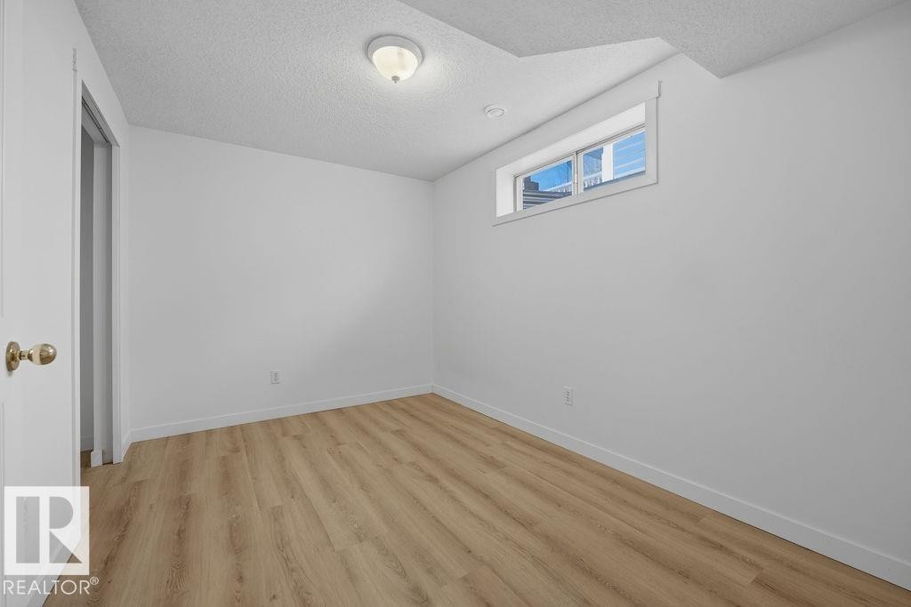 2076 Tanner Wynd Nw, Edmonton, AB - Indoor Photo Showing Other Room
