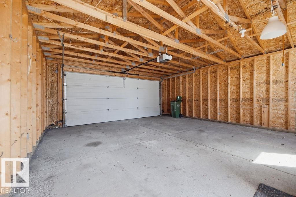 2076 Tanner Wynd Nw, Edmonton, AB - Indoor Photo Showing Garage