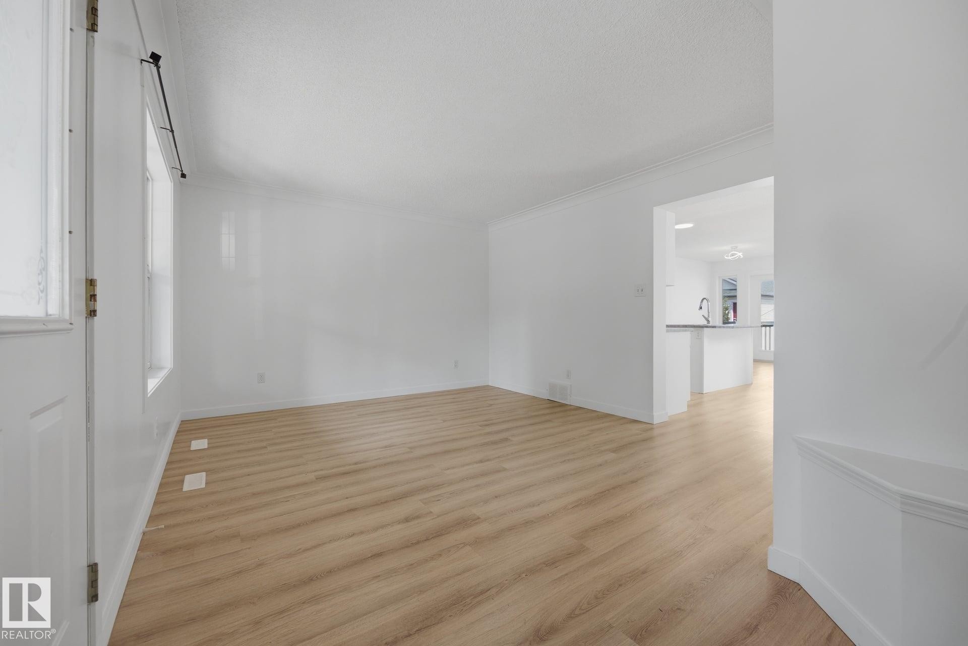 2076 Tanner Wynd Nw, Edmonton, AB - Indoor Photo Showing Other Room