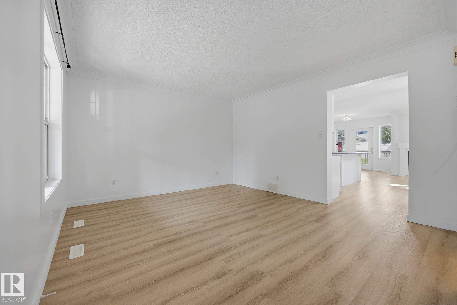 2076 Tanner Wynd Nw, Edmonton, AB - Indoor Photo Showing Other Room