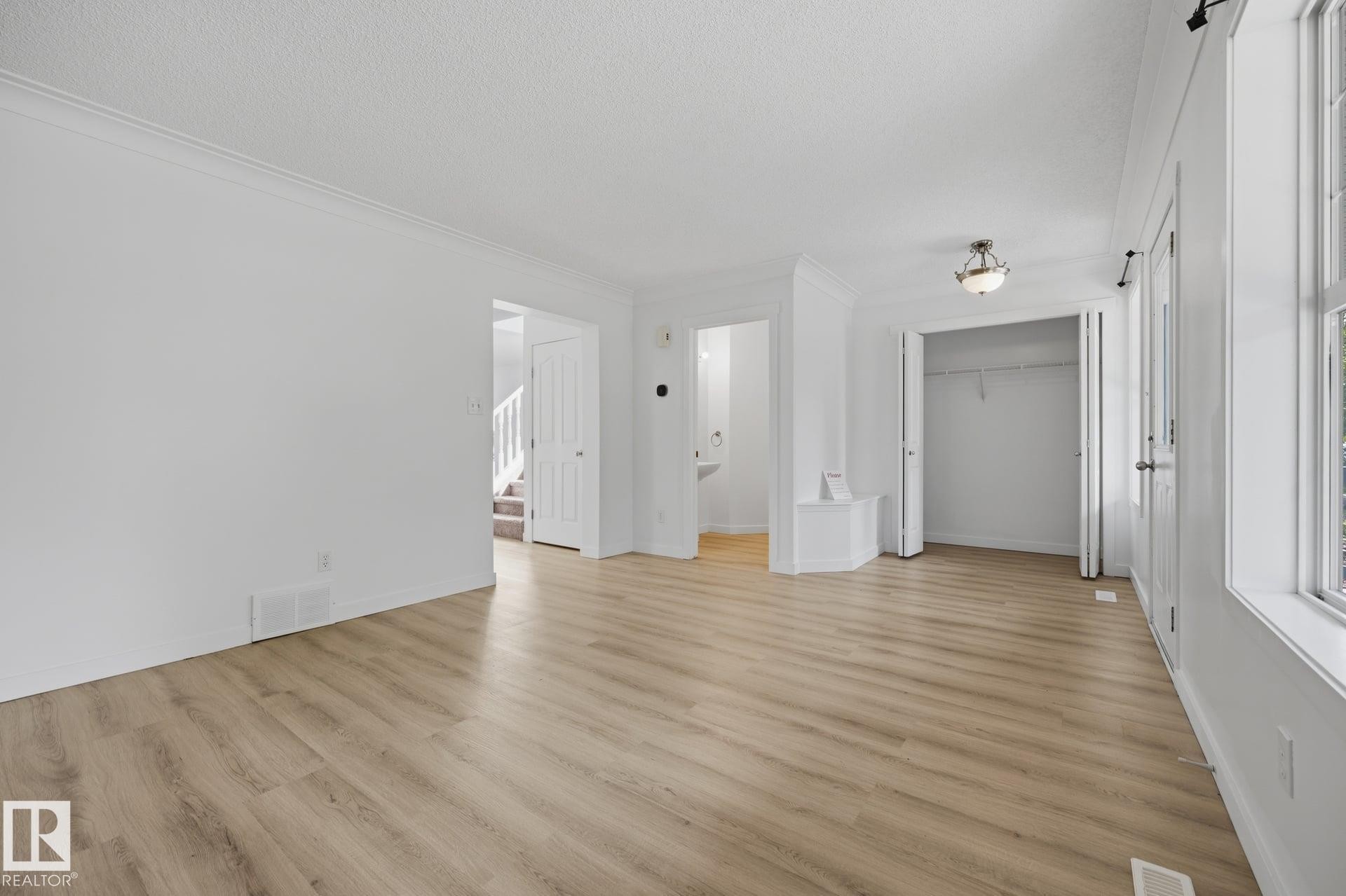 2076 Tanner Wynd Nw, Edmonton, AB - Indoor Photo Showing Other Room