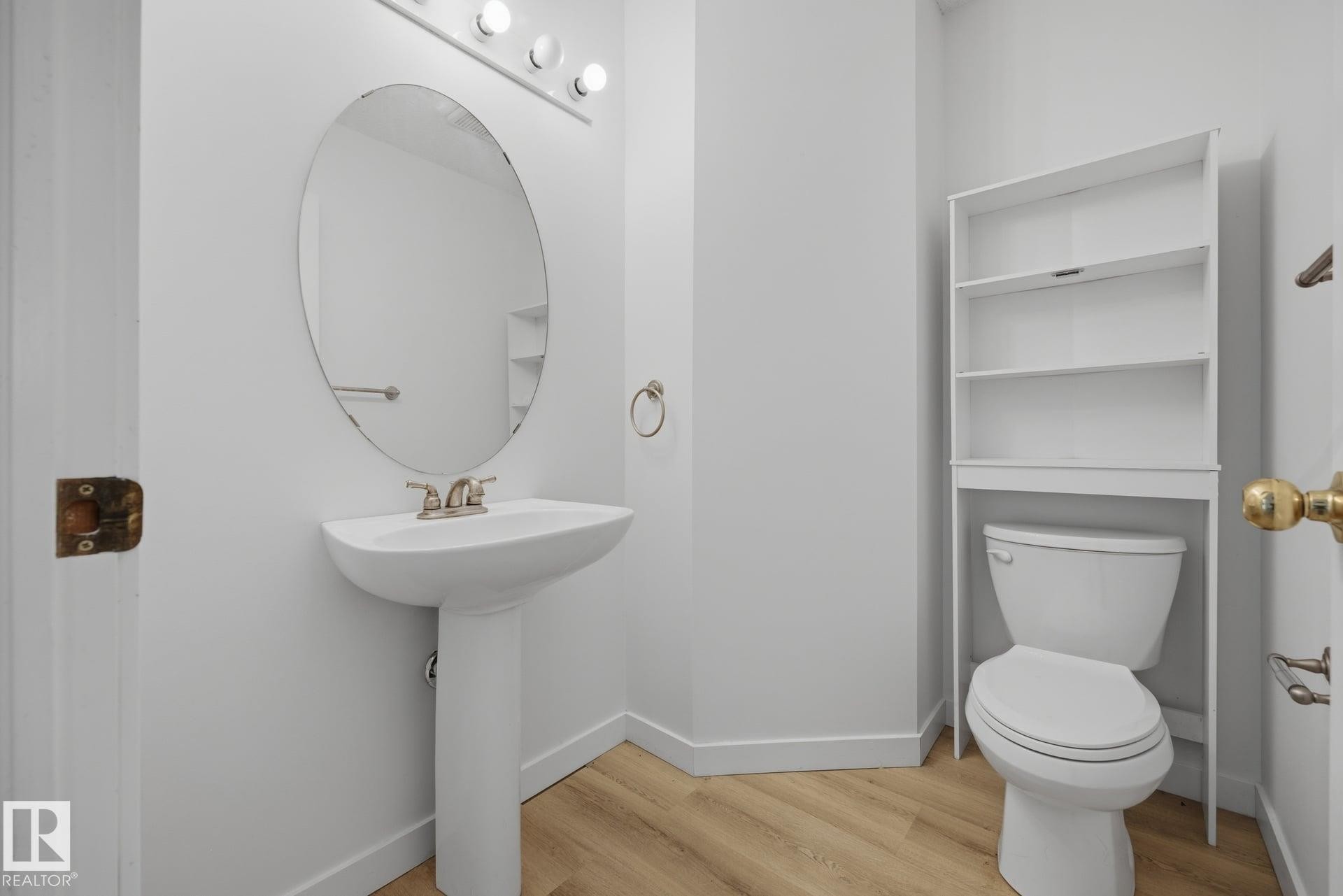 2076 Tanner Wynd Nw, Edmonton, AB - Indoor Photo Showing Bathroom
