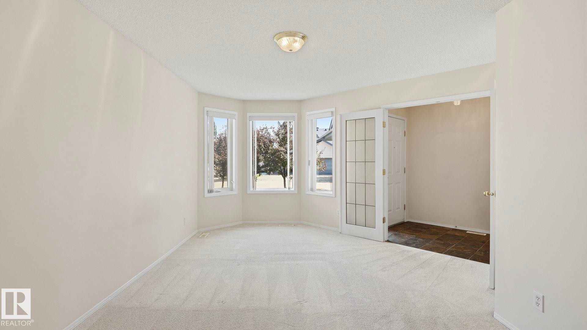 #31 8 Dechene Rd Nw, Edmonton, AB - Indoor Photo Showing Other Room