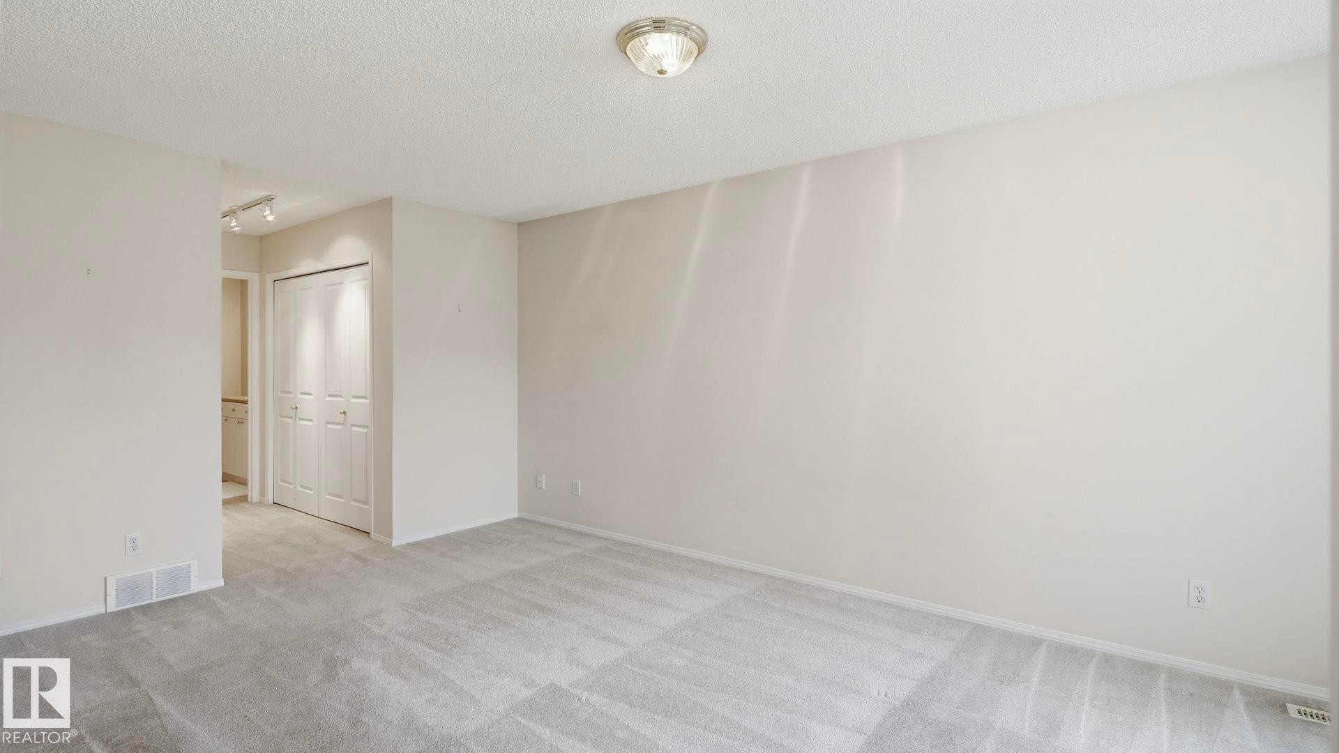 #31 8 Dechene Rd Nw, Edmonton, AB - Indoor Photo Showing Other Room