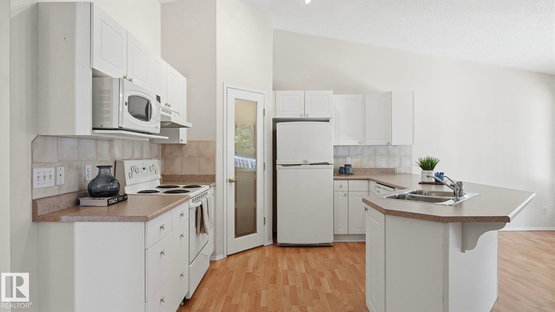 #31 8 Dechene Rd Nw, Edmonton, AB - Indoor Photo Showing Kitchen With Double Sink