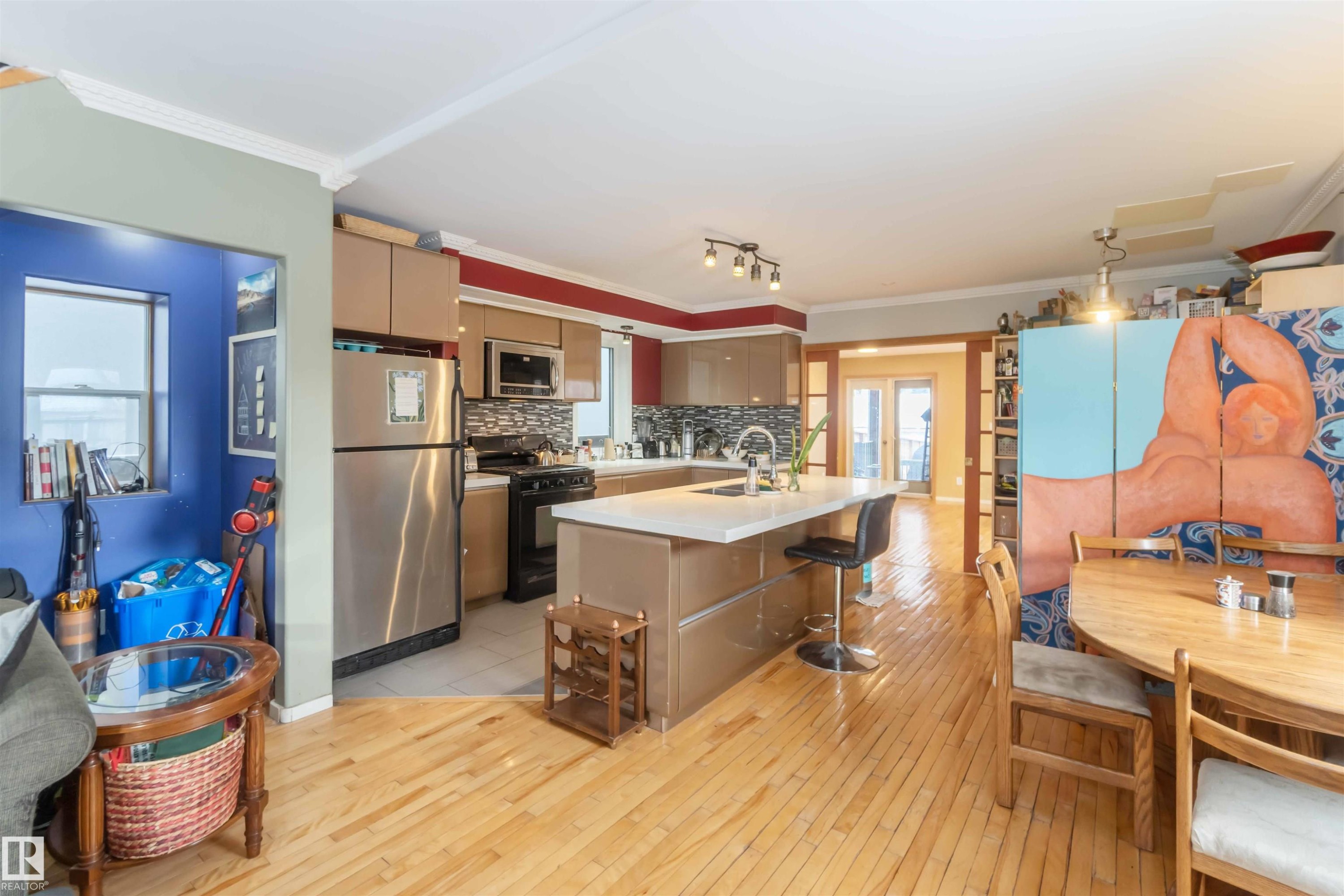 10207 88 Street Nw, Edmonton, AB - Indoor Photo Showing Kitchen