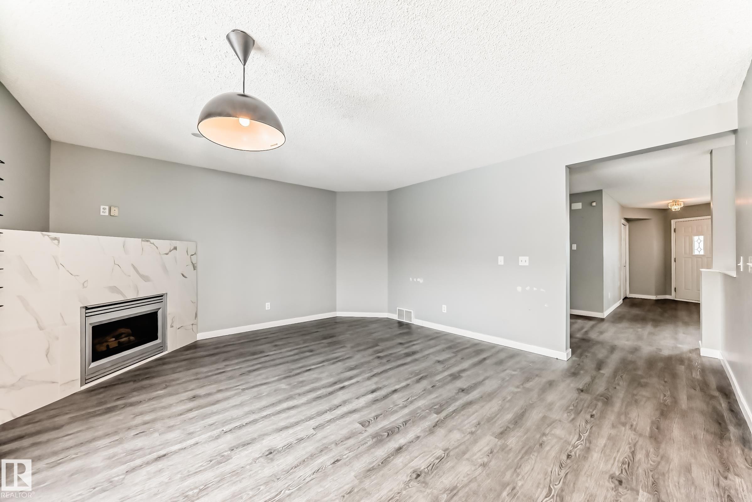 784 Blackburn Place Sw, Edmonton, AB - Indoor With Fireplace