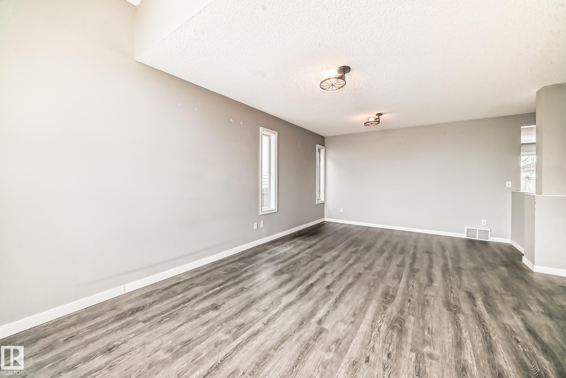 784 Blackburn Place Sw, Edmonton, AB - Indoor Photo Showing Other Room