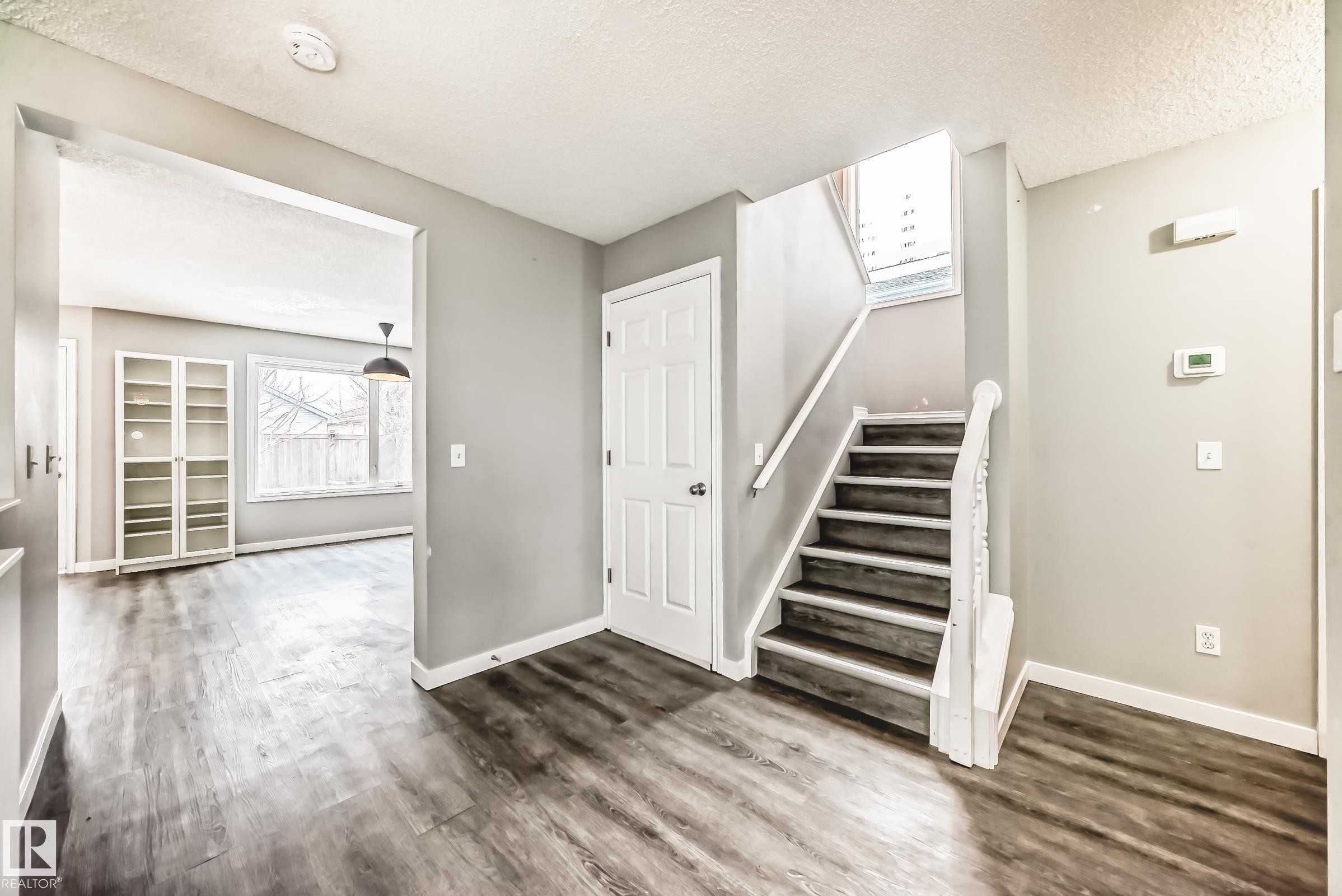 784 Blackburn Place Sw, Edmonton, AB - Indoor Photo Showing Other Room