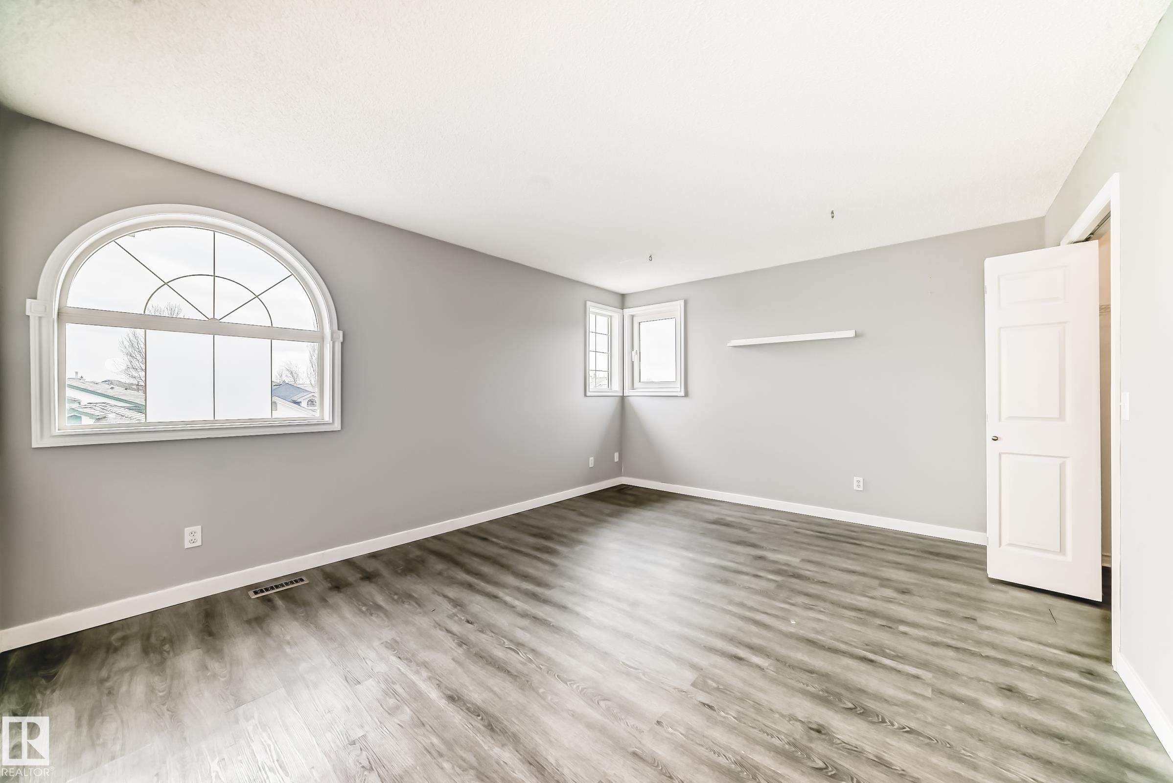 784 Blackburn Place Sw, Edmonton, AB - Indoor Photo Showing Other Room