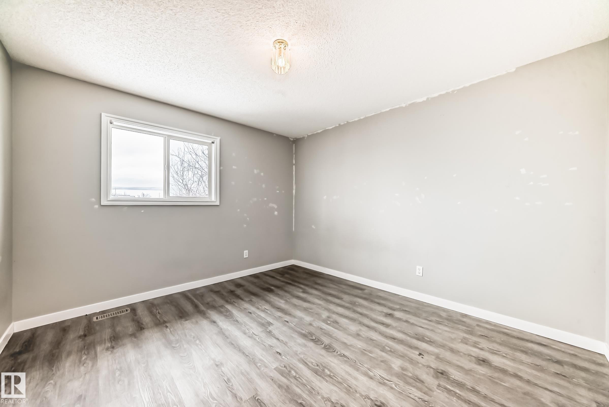 784 Blackburn Place Sw, Edmonton, AB - Indoor Photo Showing Other Room