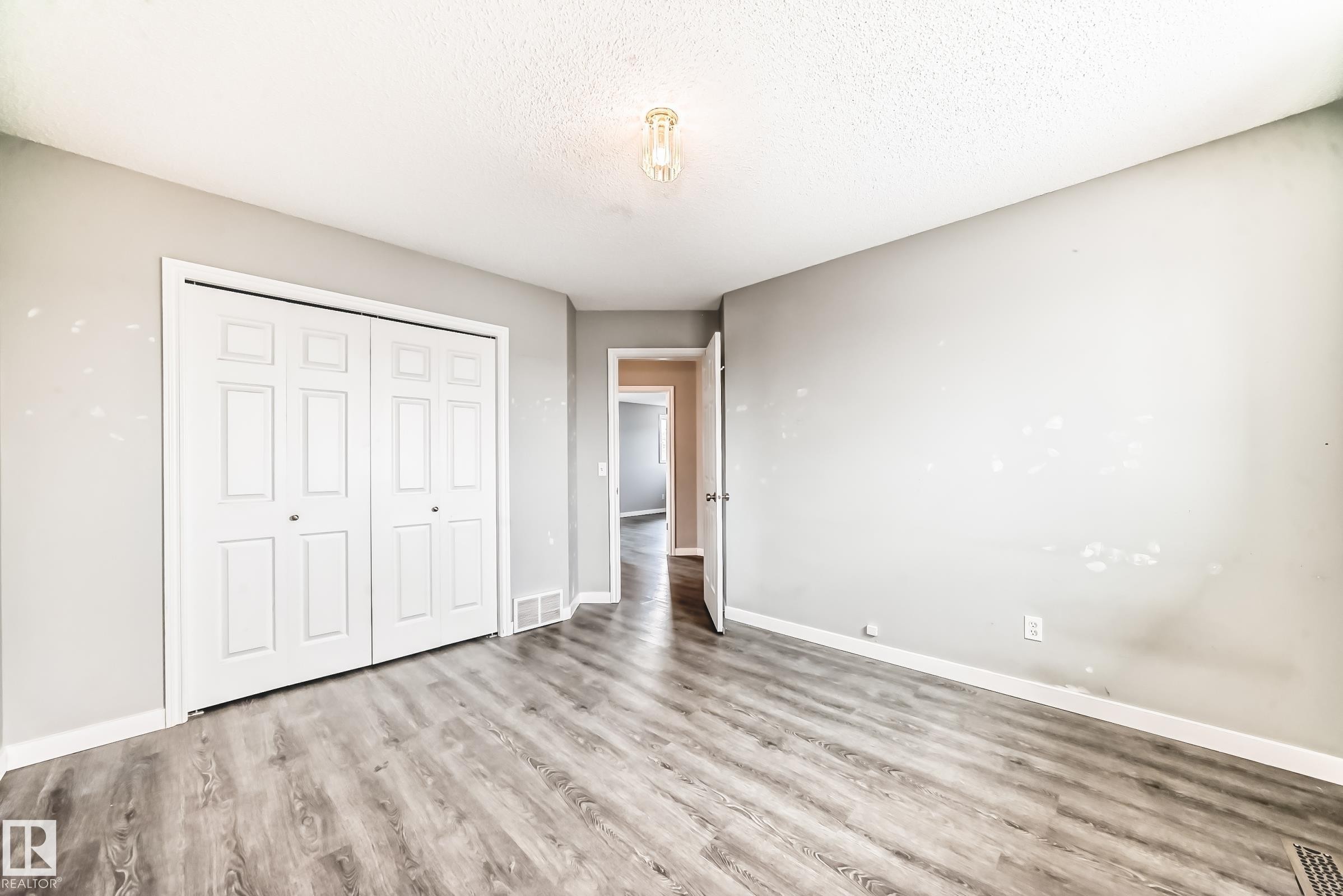 784 Blackburn Place Sw, Edmonton, AB - Indoor Photo Showing Other Room